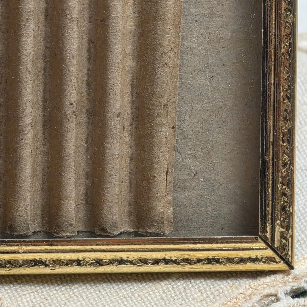 Vintage Gold Ornate Embossed Metal Picture Frame Tabletop Easel Back‎